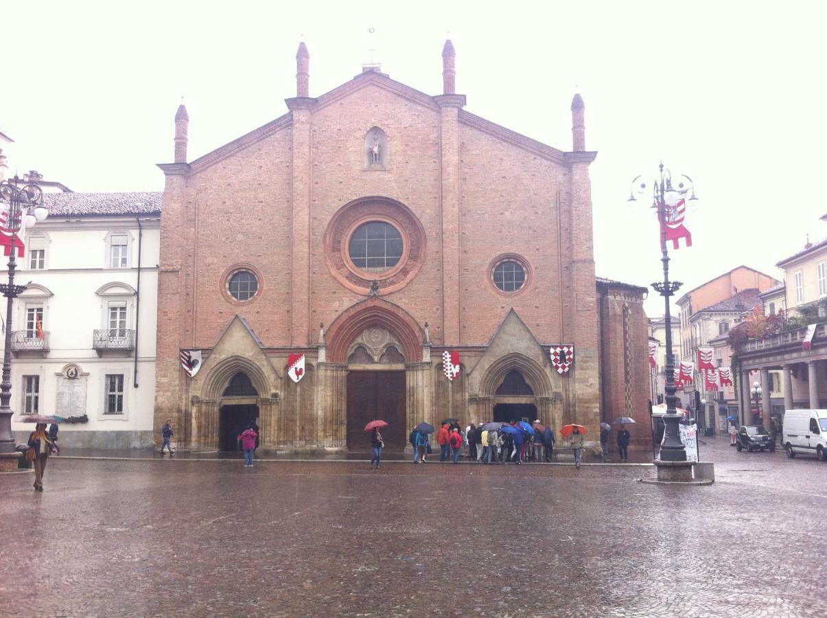 Appartamento In Centro Storico Asti Exterior photo